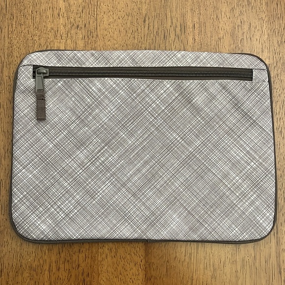 Thirty One Zip Pouch - Picture 2 of 3